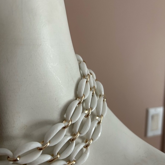 4/$100 WEST GETMANY Elegant White and Gold Women's LUCITE Necklace 💜 - Picture 5 of 7